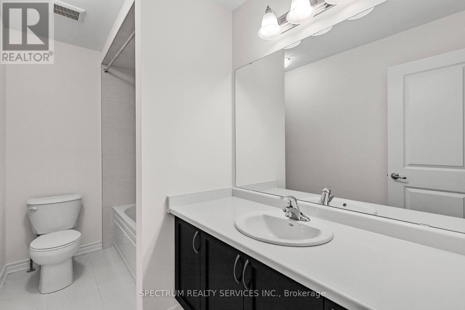 66 - 305 Garner Road W, Hamilton, Ontario  L9G 3K9 - Photo 16 - X12477016