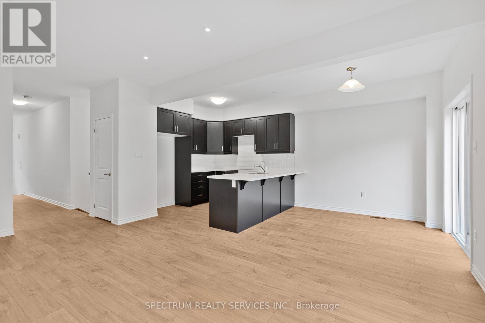 66 - 305 Garner Road W, Hamilton, Ontario  L9G 3K9 - Photo 4 - X12477016