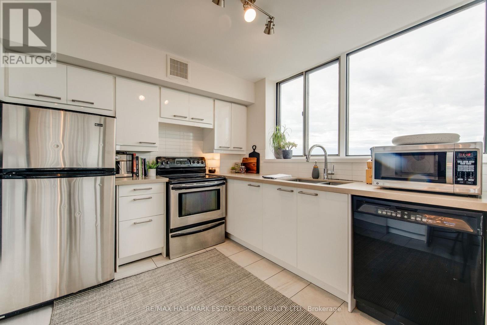 1102 - 270 Queens Quay W, Toronto, Ontario  M5J 2N4 - Photo 11 - C12477025
