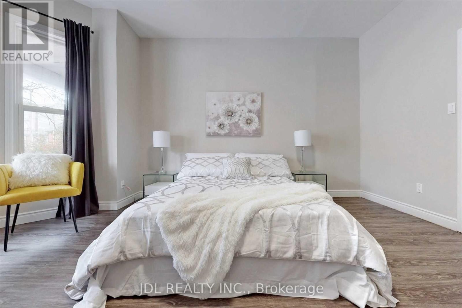 216 Mc Caul Street, Toronto, Ontario  M5T 1W5 - Photo 10 - C12477049