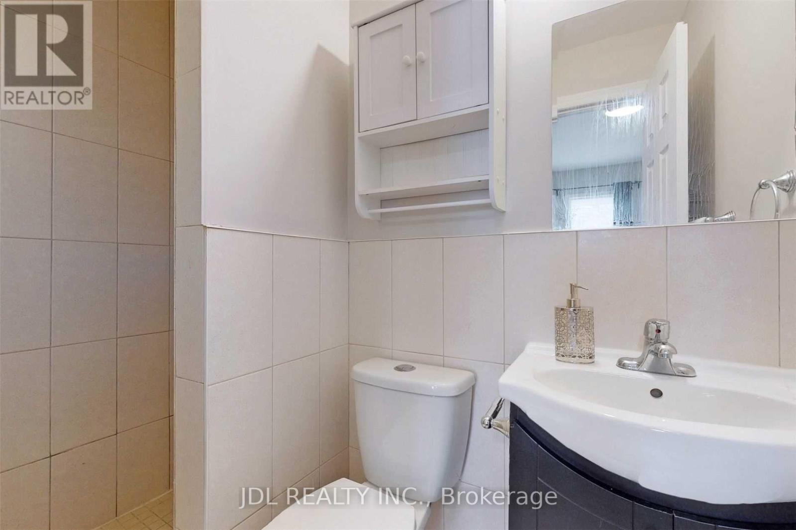 216 Mc Caul Street, Toronto, Ontario  M5T 1W5 - Photo 11 - C12477049