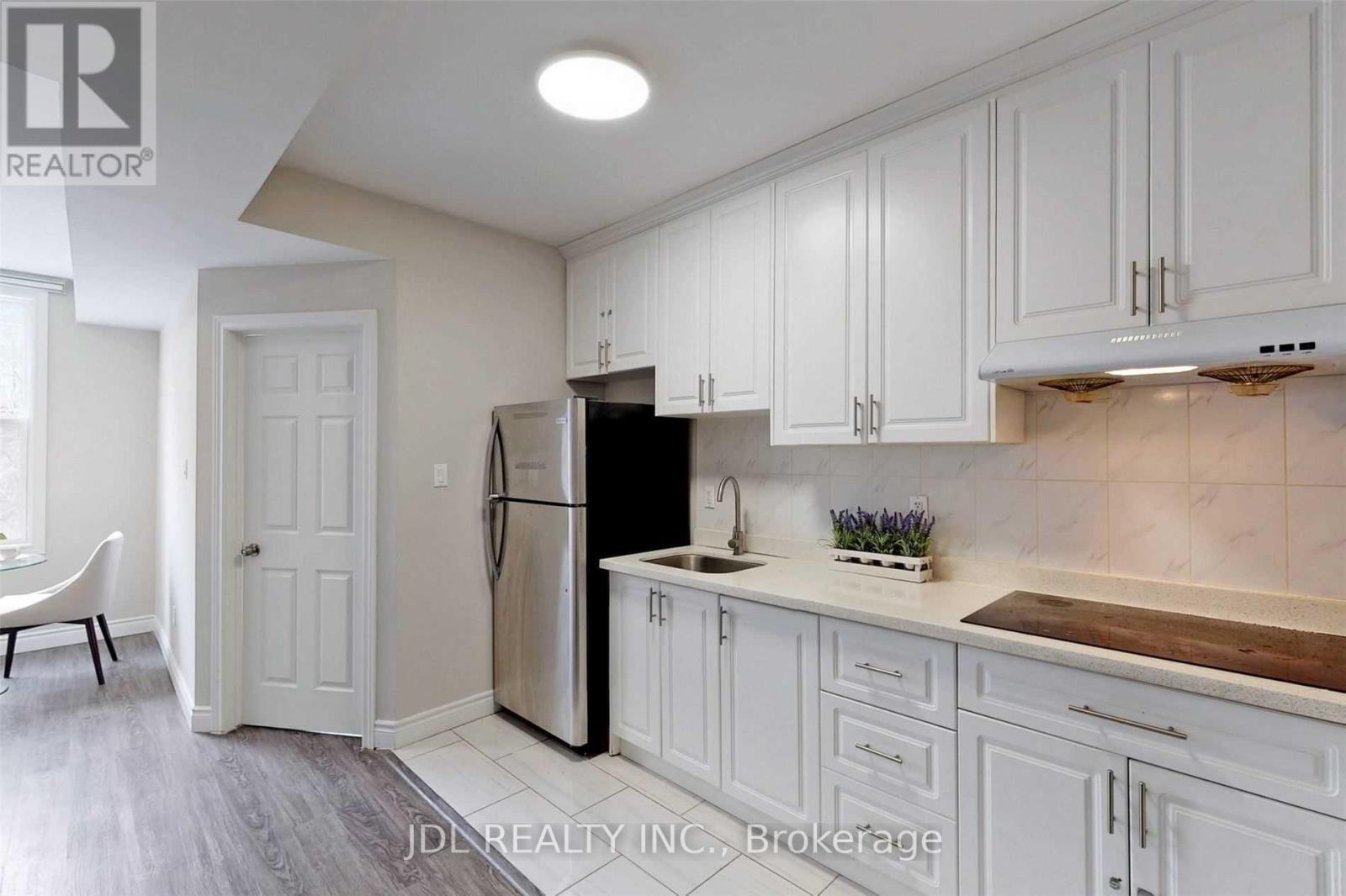 216 Mc Caul Street, Toronto, Ontario  M5T 1W5 - Photo 12 - C12477049