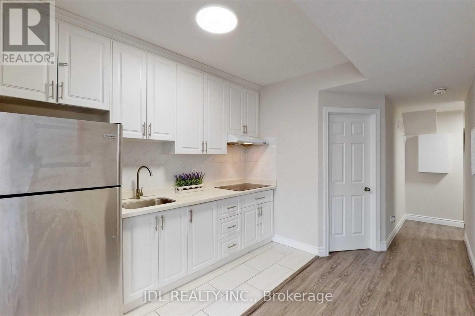 216 Mc Caul Street, Toronto, Ontario  M5T 1W5 - Photo 13 - C12477049