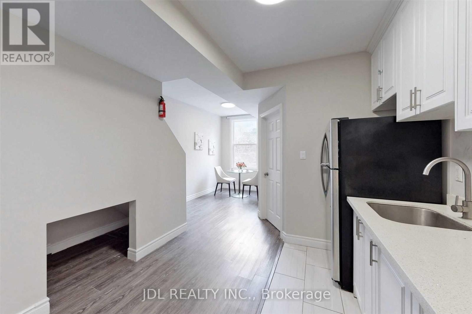 216 Mc Caul Street, Toronto, Ontario  M5T 1W5 - Photo 14 - C12477049