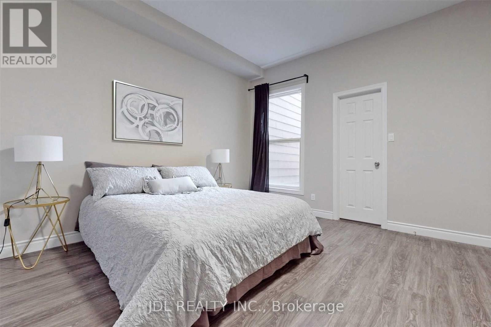 216 Mc Caul Street, Toronto, Ontario  M5T 1W5 - Photo 16 - C12477049