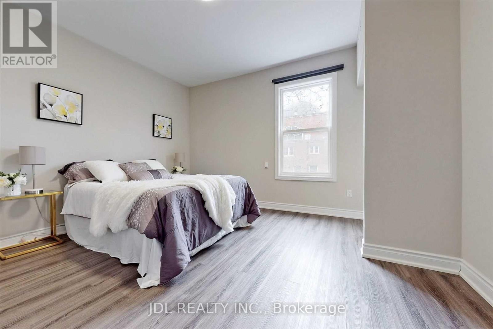 216 Mc Caul Street, Toronto, Ontario  M5T 1W5 - Photo 18 - C12477049
