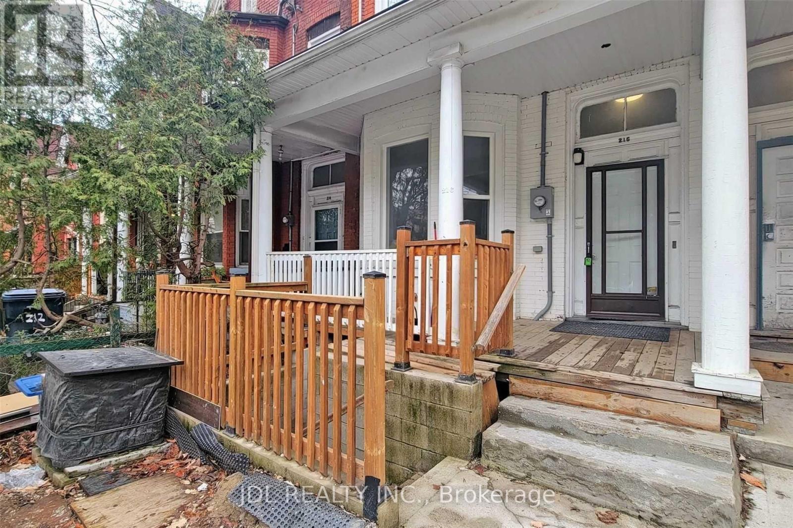 216 Mc Caul Street, Toronto, Ontario  M5T 1W5 - Photo 2 - C12477049