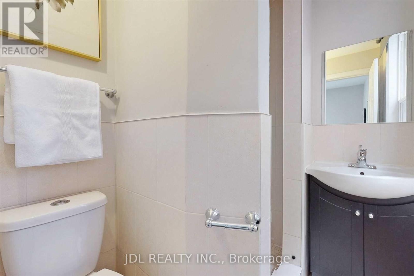 216 Mc Caul Street, Toronto, Ontario  M5T 1W5 - Photo 21 - C12477049