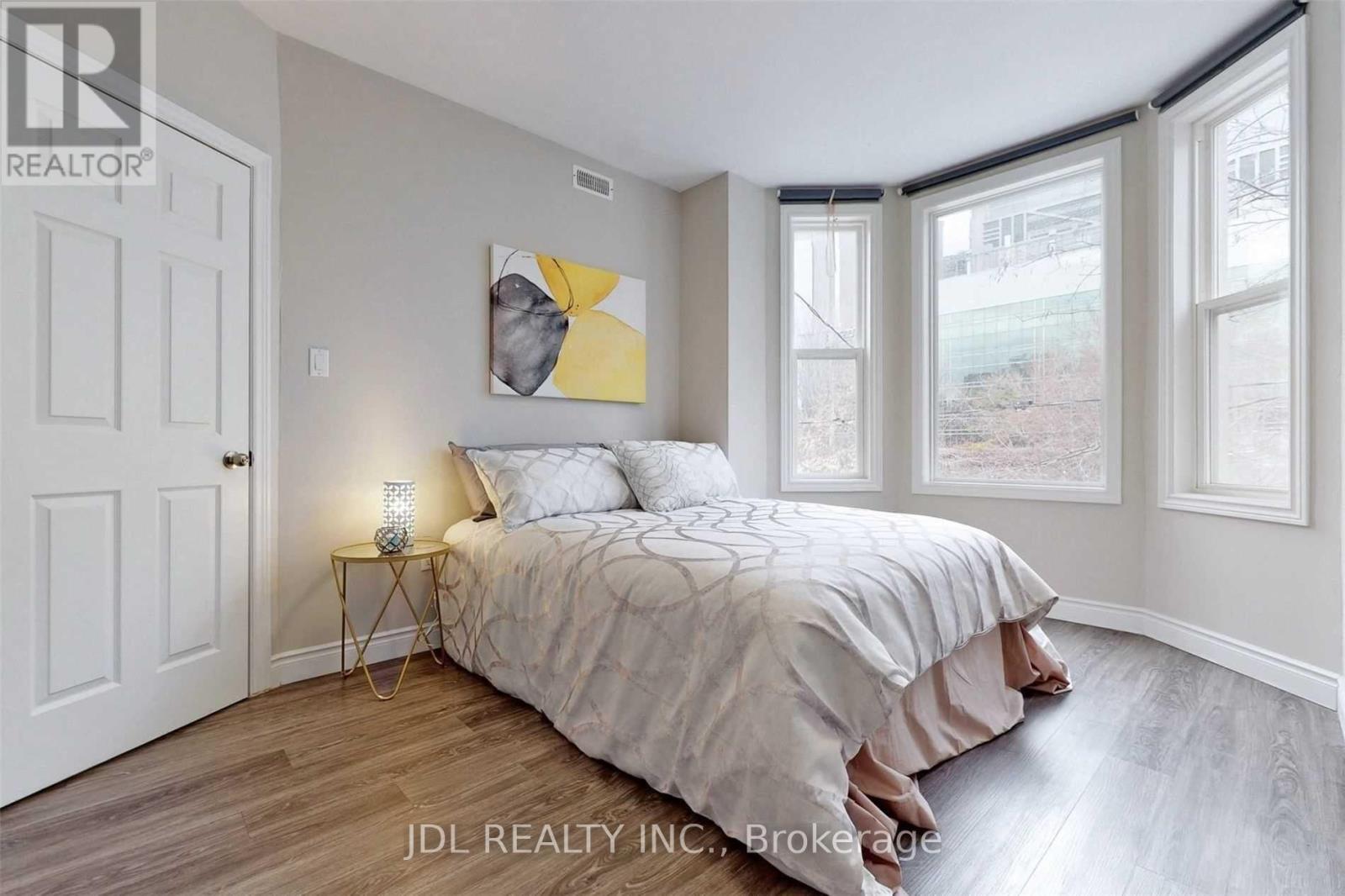 216 Mc Caul Street, Toronto, Ontario  M5T 1W5 - Photo 24 - C12477049