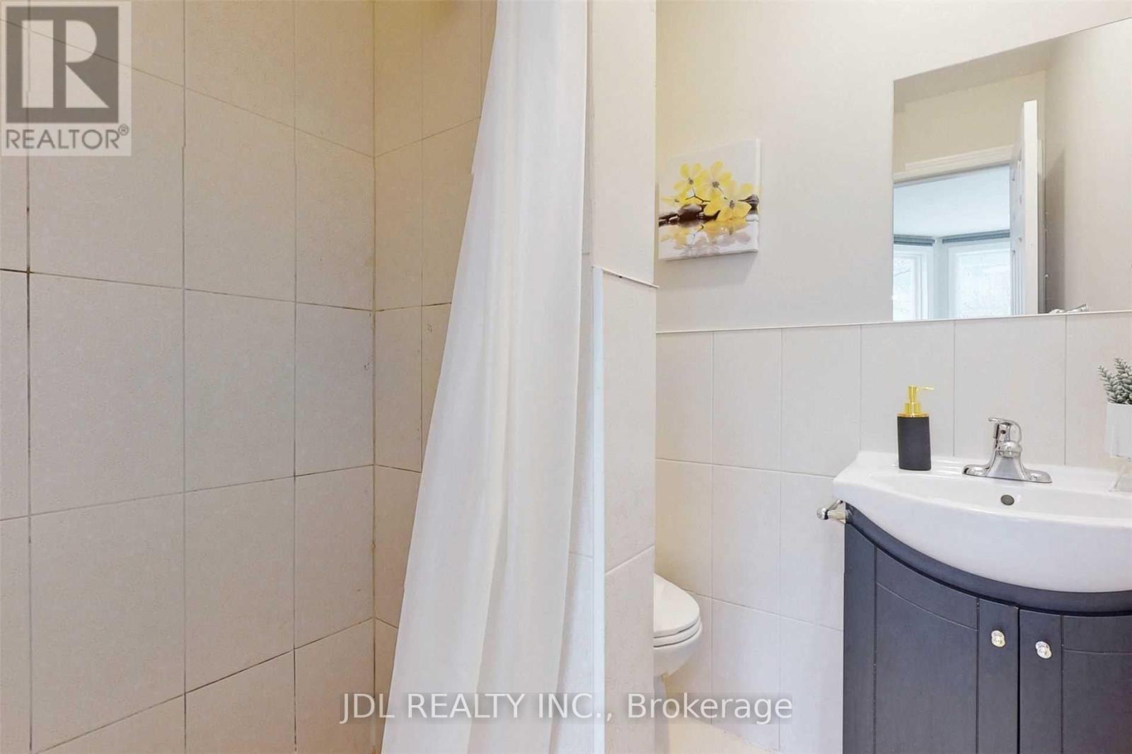 216 Mc Caul Street, Toronto, Ontario  M5T 1W5 - Photo 26 - C12477049