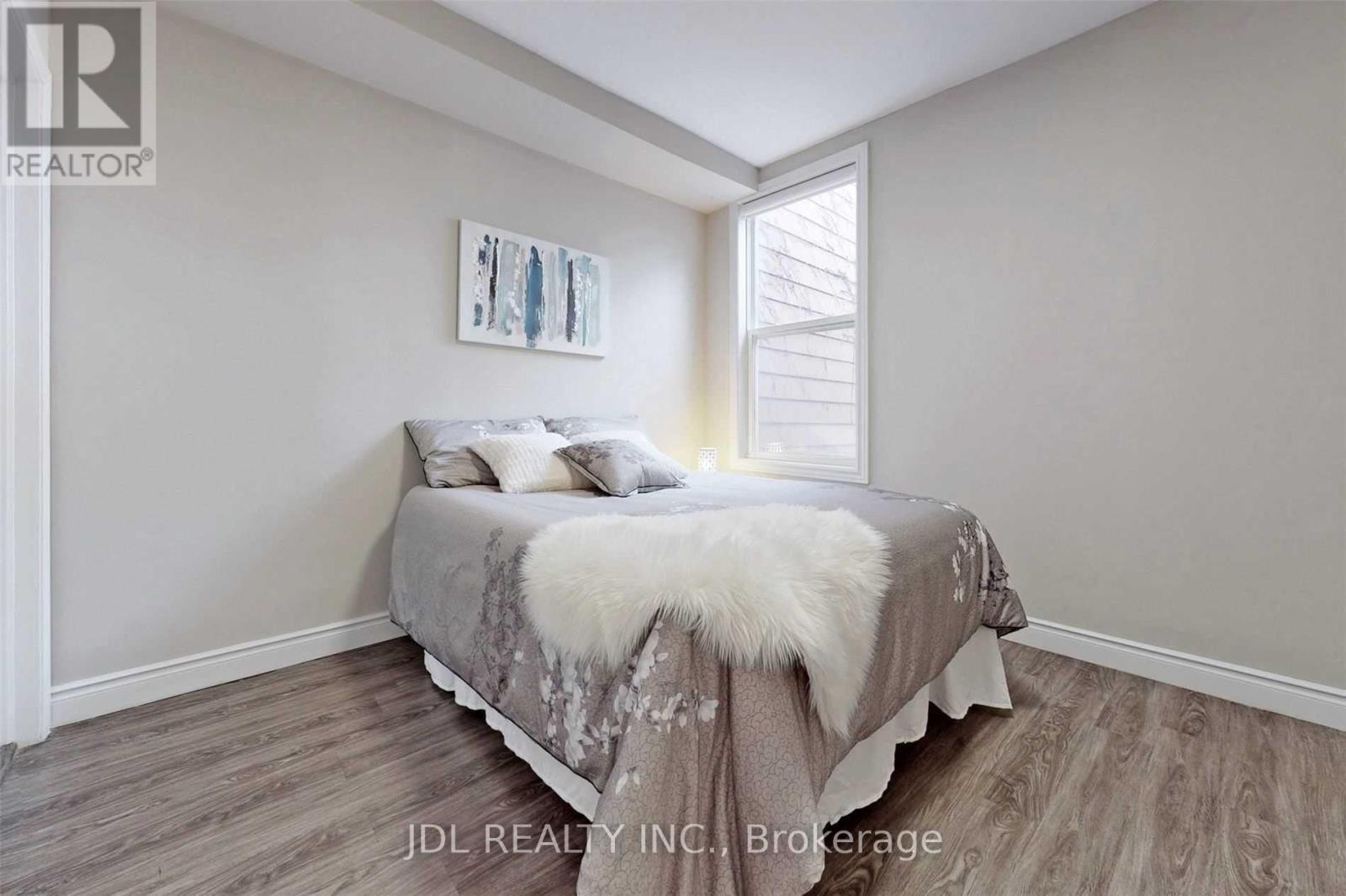 216 Mc Caul Street, Toronto, Ontario  M5T 1W5 - Photo 27 - C12477049