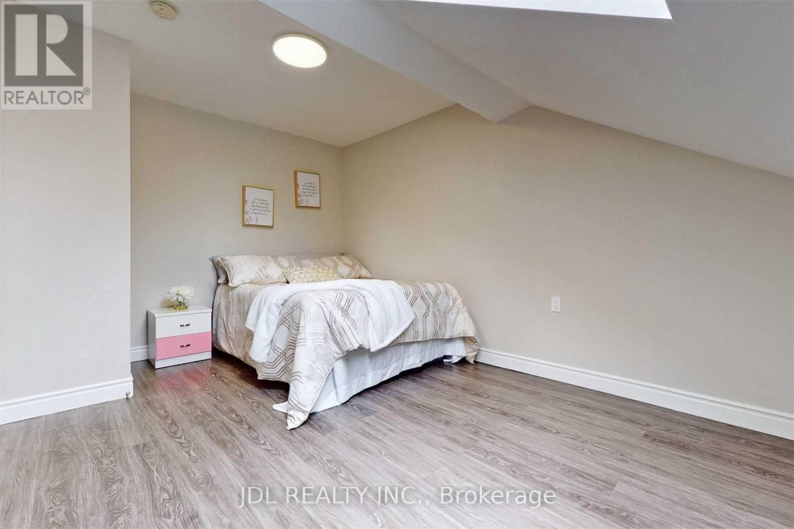 216 Mc Caul Street, Toronto, Ontario  M5T 1W5 - Photo 29 - C12477049