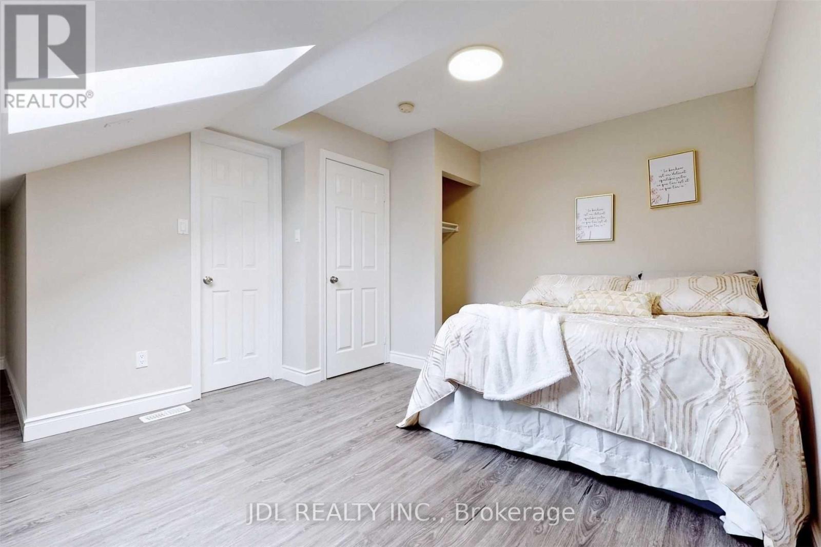 216 Mc Caul Street, Toronto, Ontario  M5T 1W5 - Photo 30 - C12477049