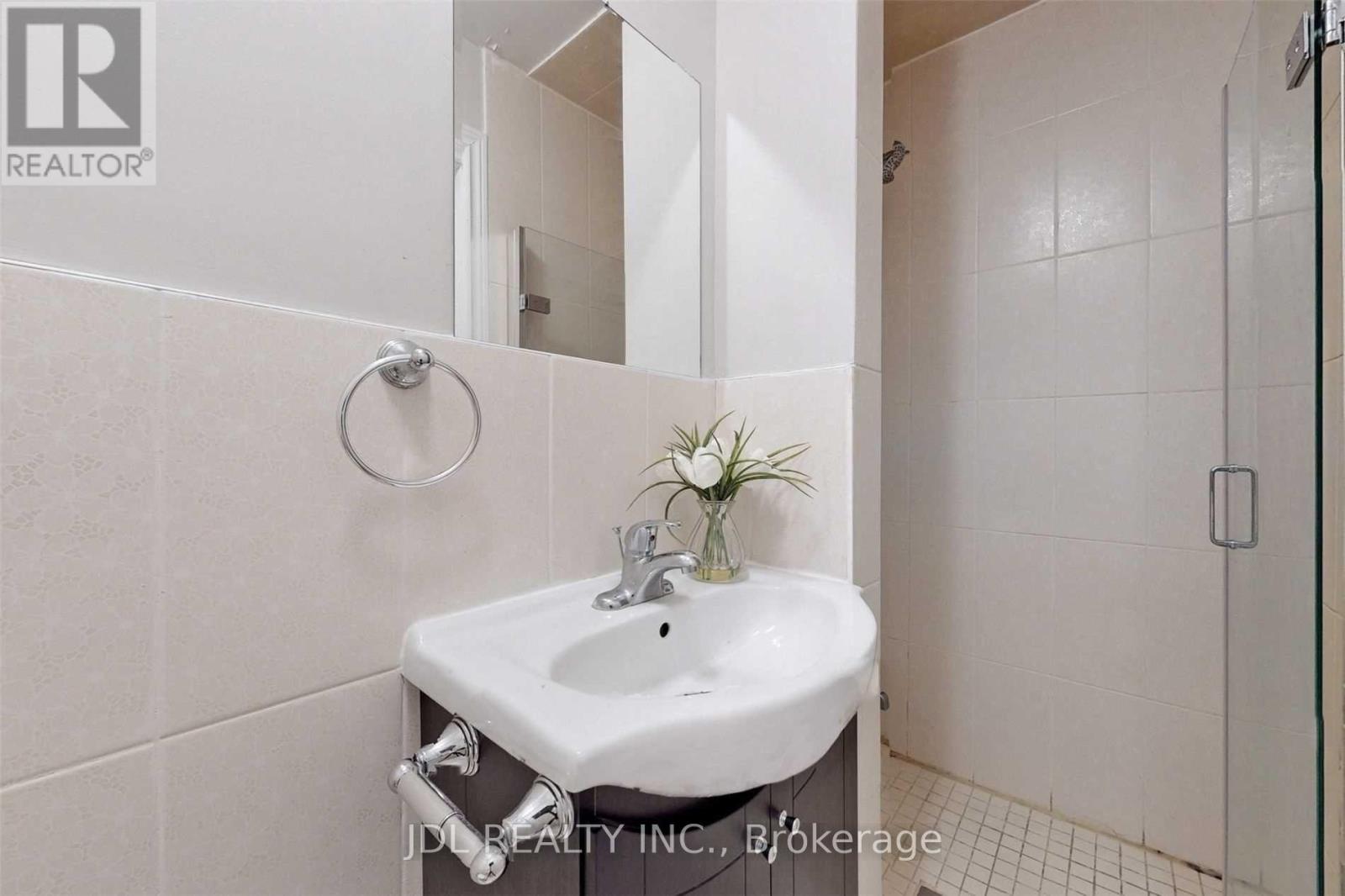 216 Mc Caul Street, Toronto, Ontario  M5T 1W5 - Photo 35 - C12477049