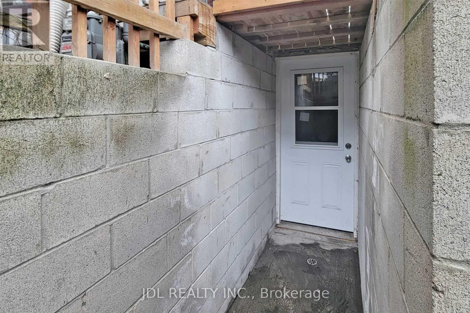 216 Mc Caul Street, Toronto, Ontario  M5T 1W5 - Photo 37 - C12477049