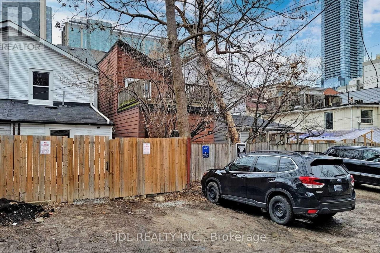 216 Mc Caul Street, Toronto, Ontario  M5T 1W5 - Photo 38 - C12477049