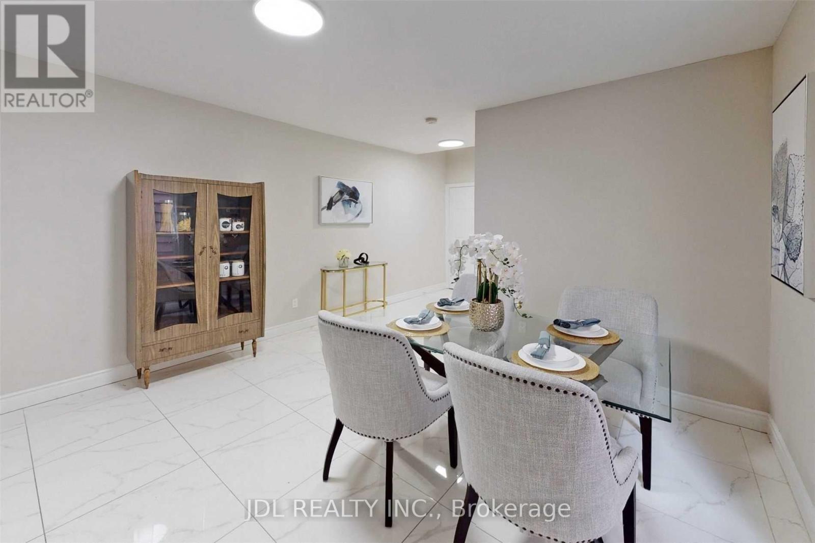 216 Mc Caul Street, Toronto, Ontario  M5T 1W5 - Photo 5 - C12477049