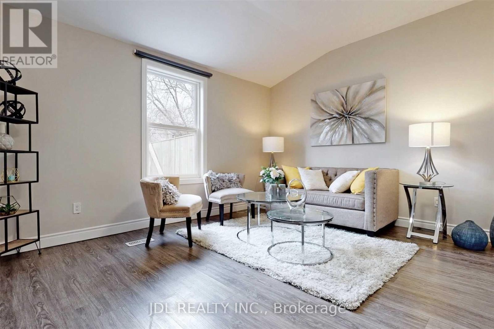 216 Mc Caul Street, Toronto, Ontario  M5T 1W5 - Photo 7 - C12477049