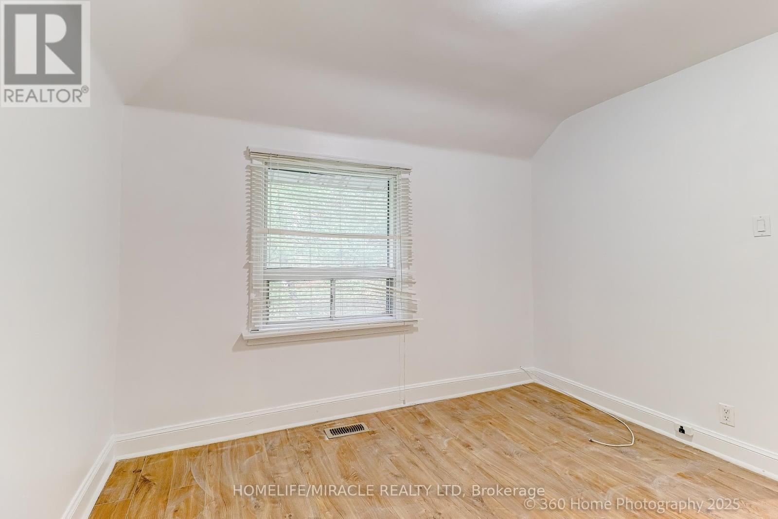 106 Johnston Avenue, Toronto, Ontario  M2N 1H2 - Photo 12 - C12477091