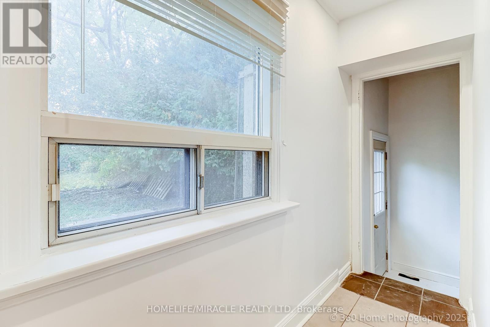 106 Johnston Avenue, Toronto, Ontario  M2N 1H2 - Photo 18 - C12477091