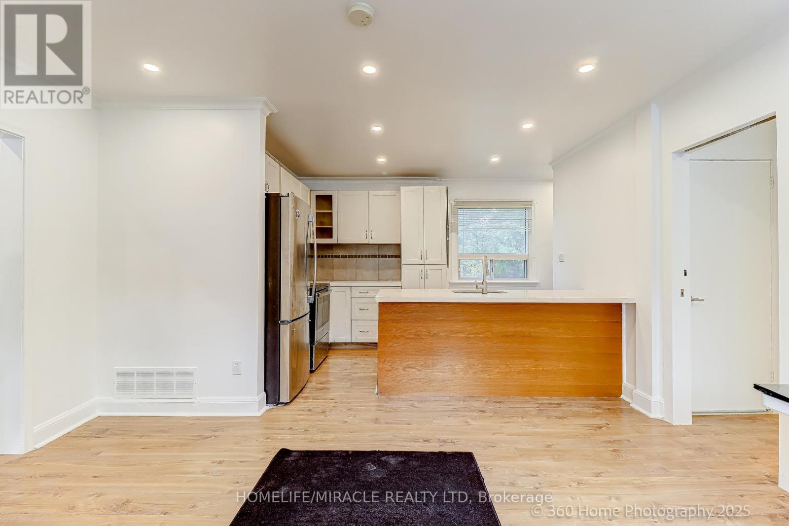 106 Johnston Avenue, Toronto, Ontario  M2N 1H2 - Photo 2 - C12477091