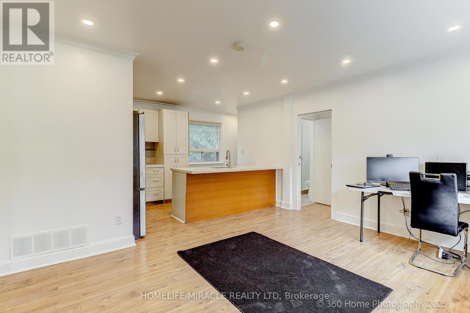 106 Johnston Avenue, Toronto, Ontario  M2N 1H2 - Photo 3 - C12477091