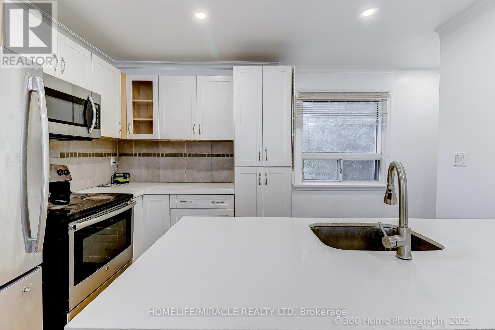 106 Johnston Avenue, Toronto, Ontario  M2N 1H2 - Photo 6 - C12477091