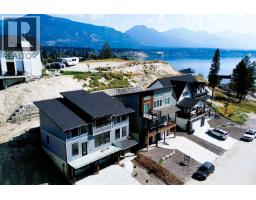 746 TAYNTON Drive, invermere, British Columbia