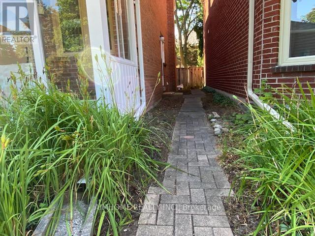 53 Spring Gate Boulevard, Vaughan, Ontario  L4J 3C9 - Photo 11 - N12477040