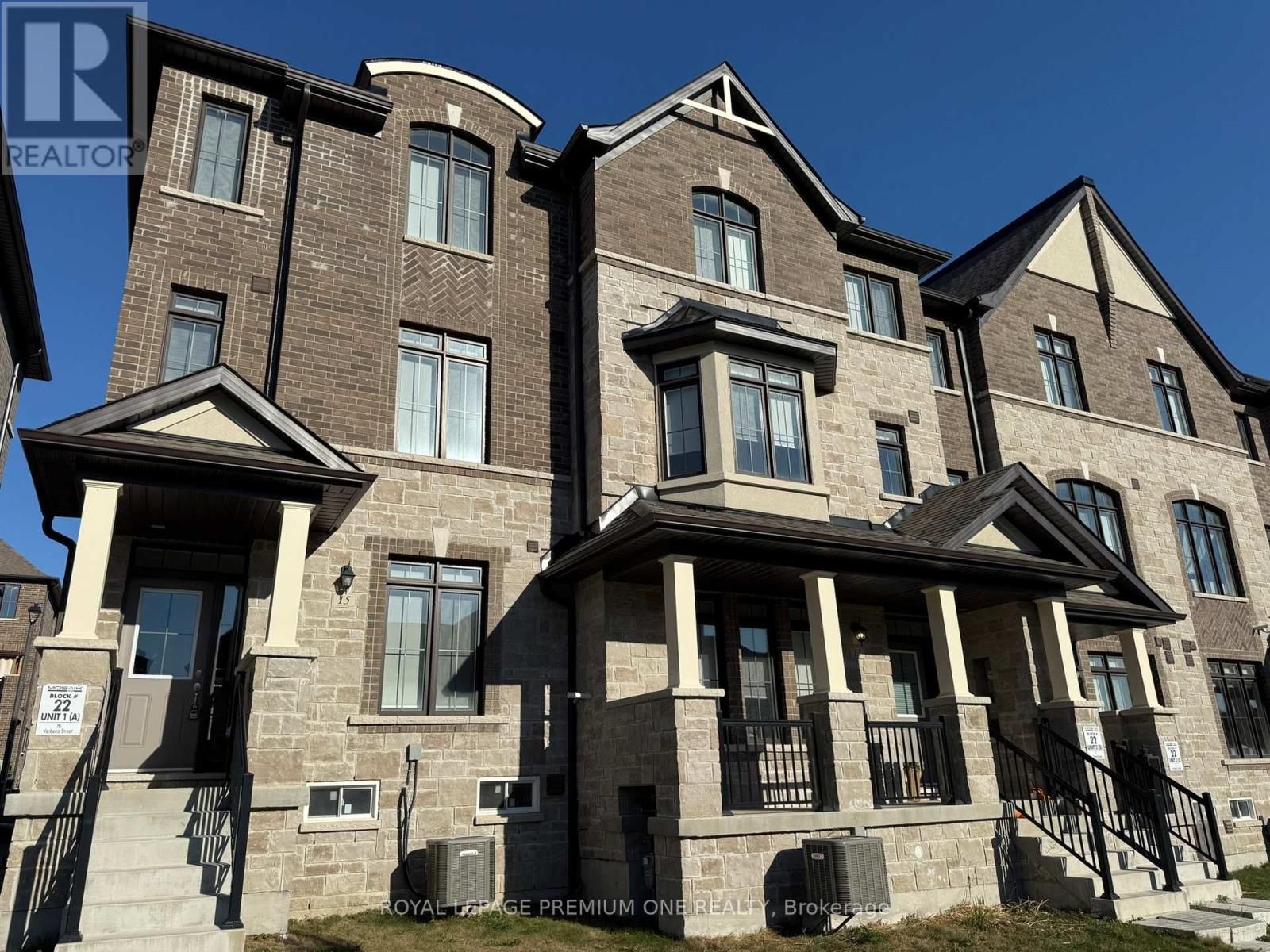 15 Verbana Street, East Gwillimbury, Ontario  L9N 0T6 - Photo 1 - N12477070