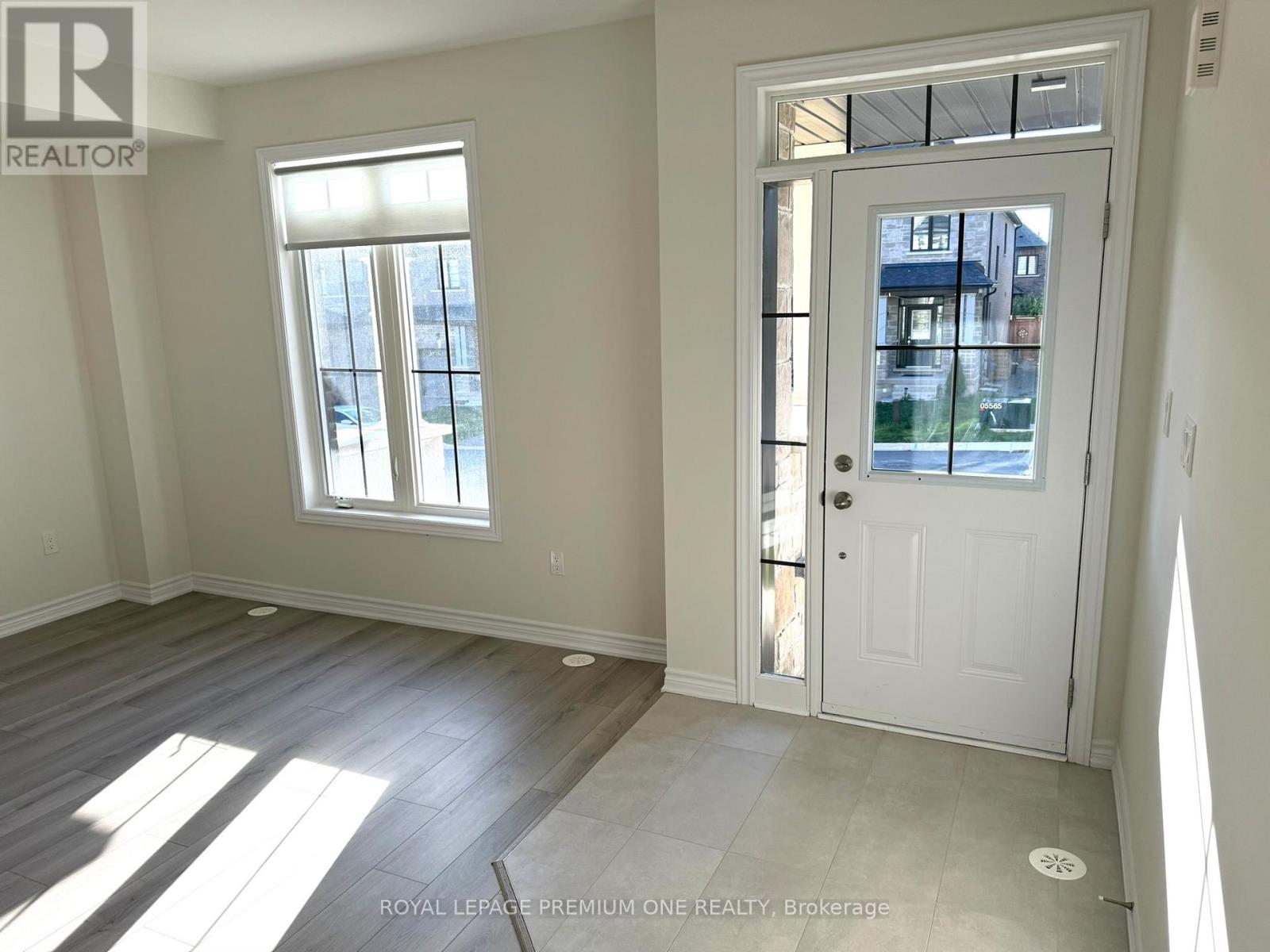 15 Verbana Street, East Gwillimbury, Ontario  L9N 0T6 - Photo 2 - N12477070