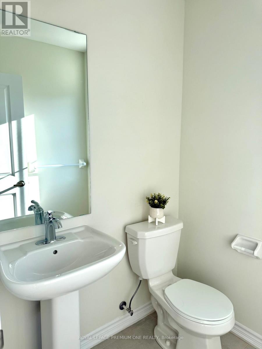 15 Verbana Street, East Gwillimbury, Ontario  L9N 0T6 - Photo 5 - N12477070