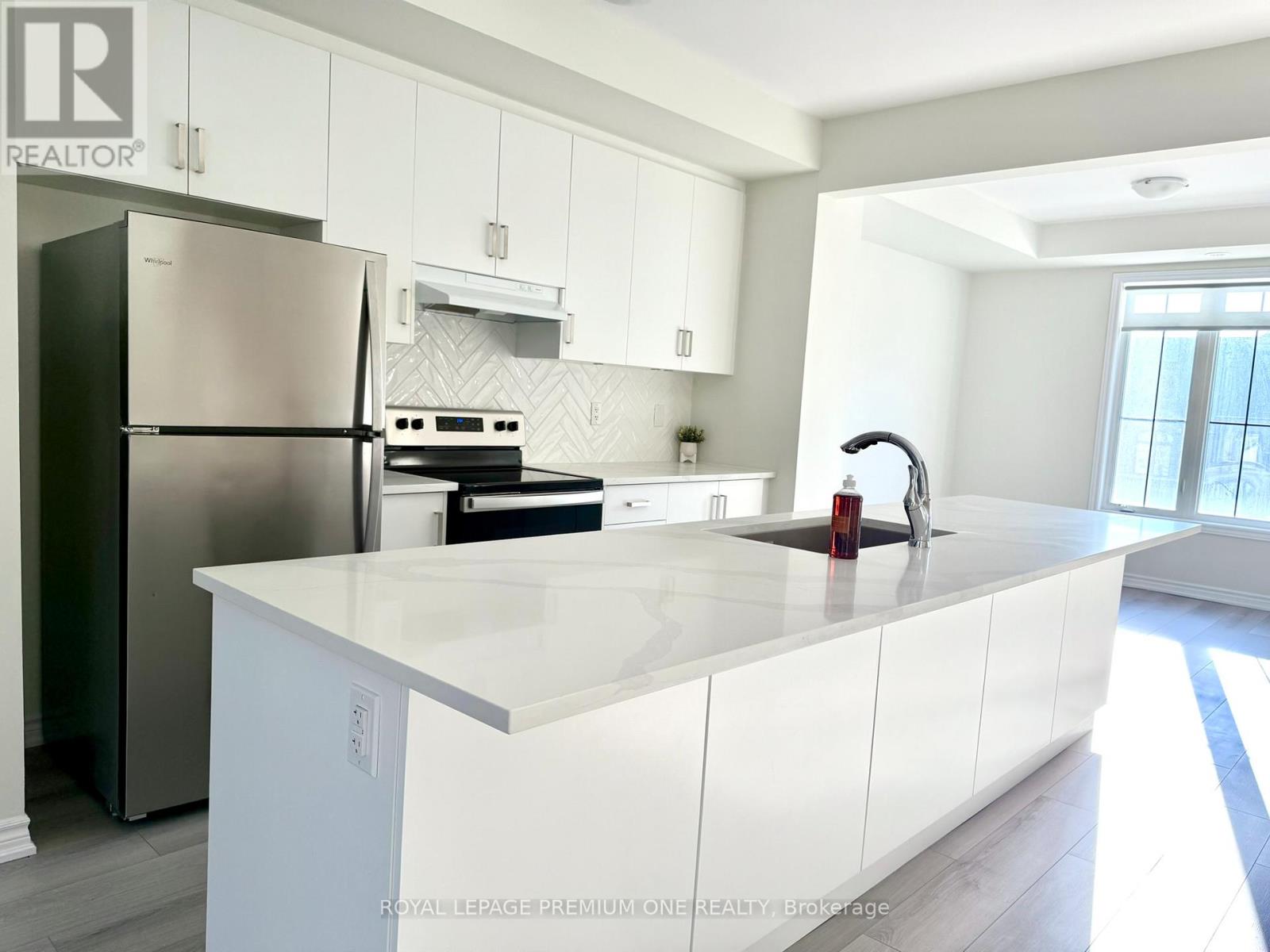 15 Verbana Street, East Gwillimbury, Ontario  L9N 0T6 - Photo 7 - N12477070
