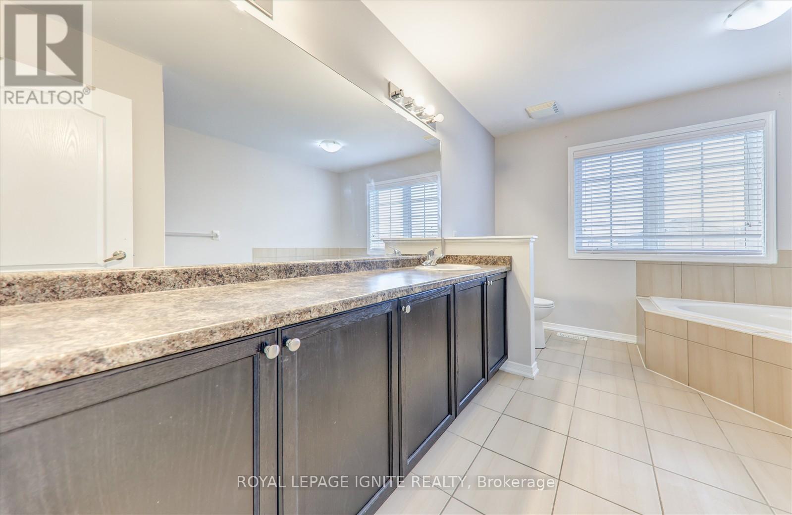 1447 Bassingthwaite Court, Innisfil, Ontario  L9S 0E1 - Photo 25 - N12477090