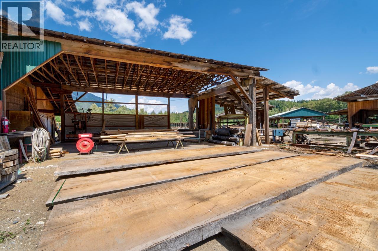 209 Lardeau River Road, Meadow Creek, British Columbia  V0G 1N0 - Photo 9 - 10366531