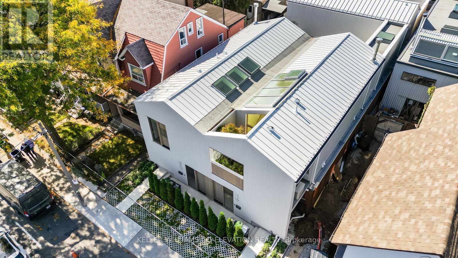 1 - 722 Lansdowne Avenue, Toronto, Ontario  M6H 3Y8 - Photo 3 - W12471058