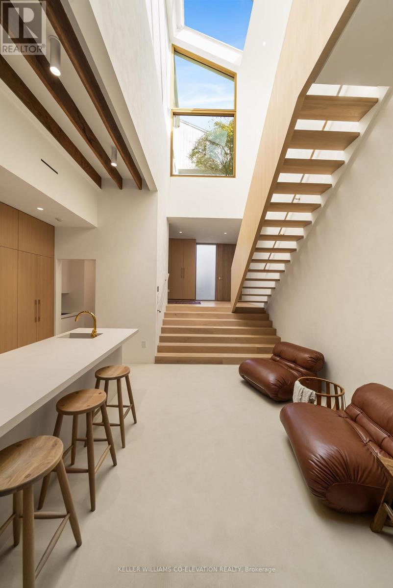 1 - 722 Lansdowne Avenue, Toronto, Ontario  M6H 3Y8 - Photo 4 - W12471058