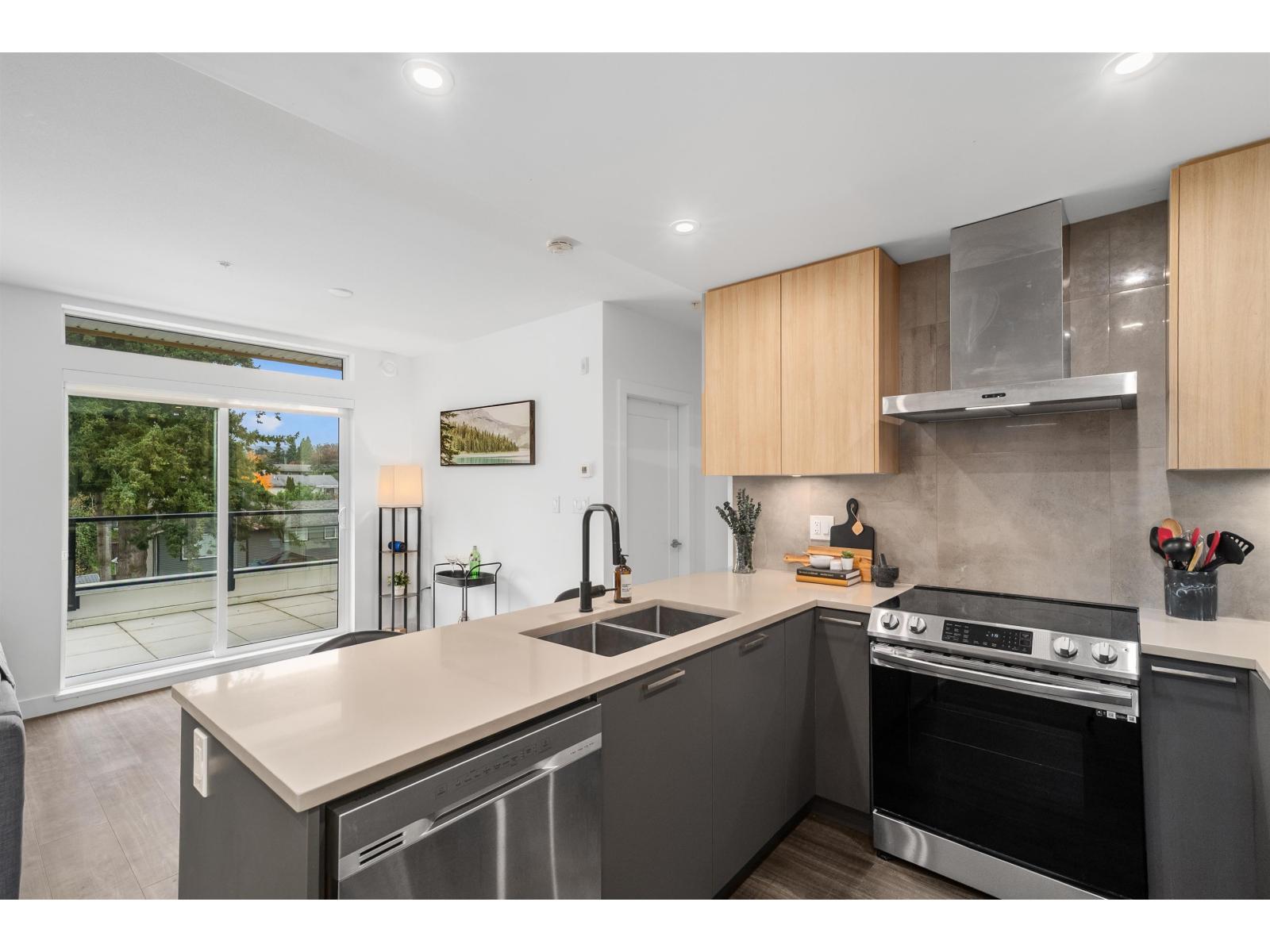 411 31940 Raven Avenue, Mission, British Columbia  V2V 0L1 - Photo 2 - R3061047