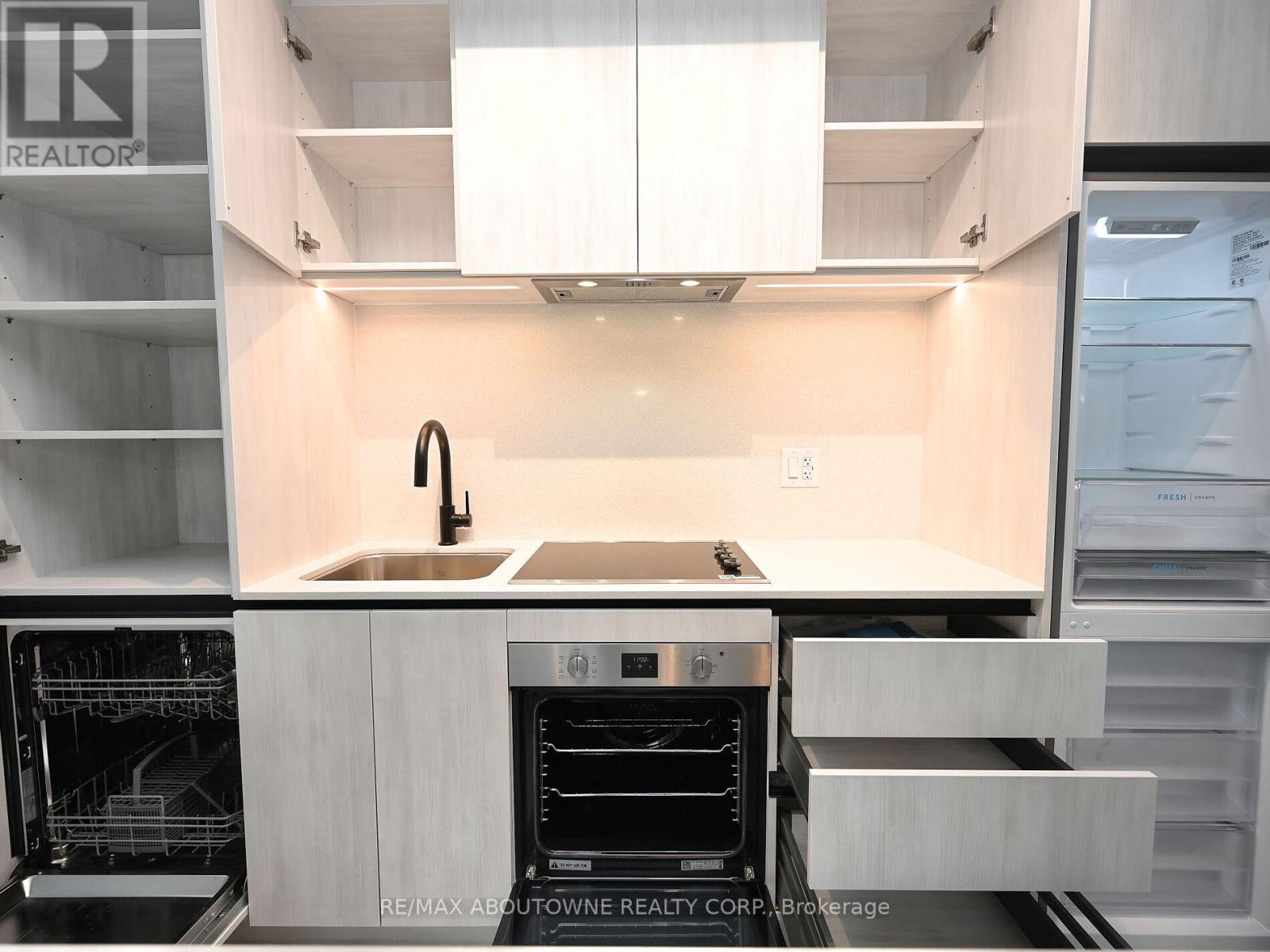 704 - 1495 Eglinton Avenue W, Mississauga, Ontario  L5M 2V8 - Photo 19 - W12477030