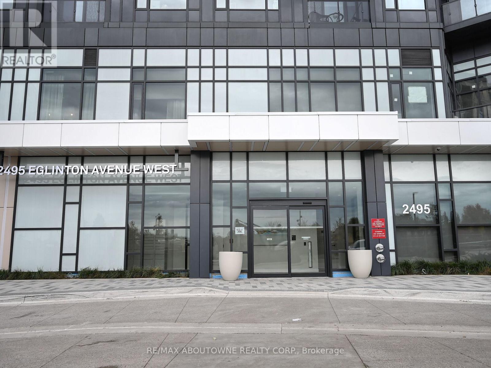 704 - 1495 Eglinton Avenue W, Mississauga, Ontario  L5M 2V8 - Photo 2 - W12477030
