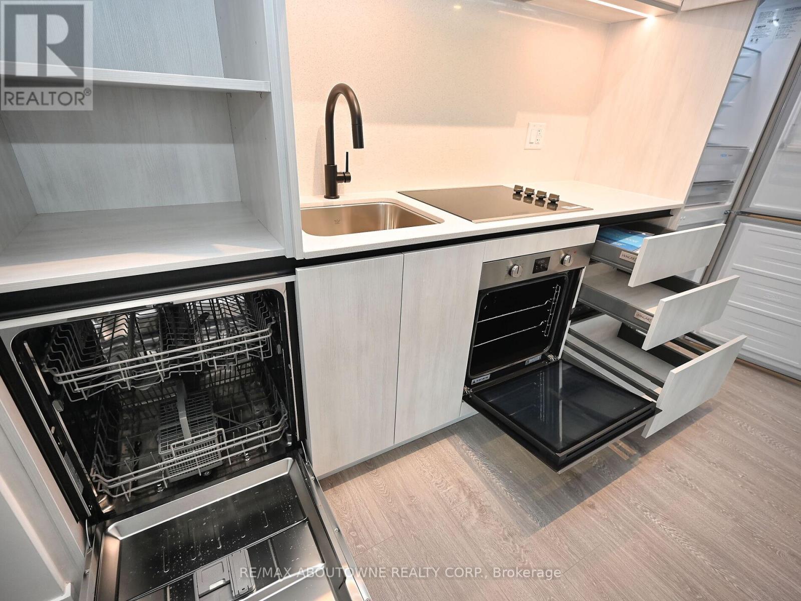 704 - 1495 Eglinton Avenue W, Mississauga, Ontario  L5M 2V8 - Photo 20 - W12477030