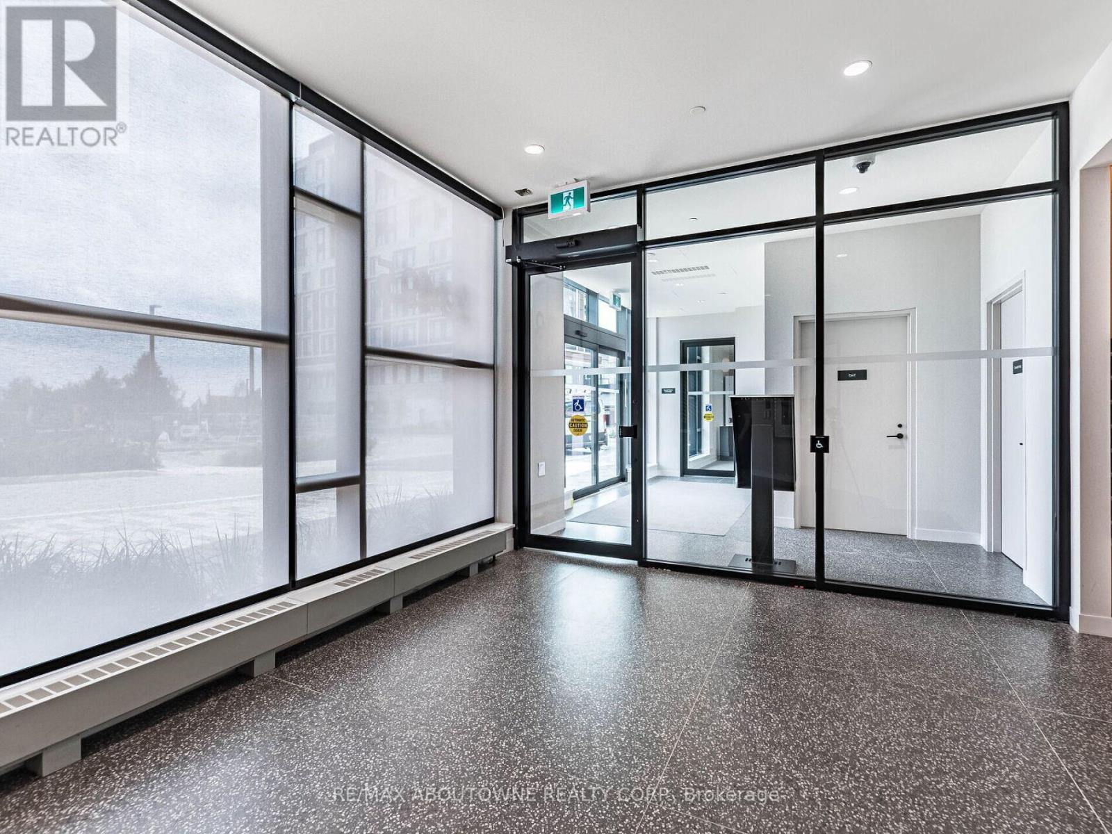 704 - 1495 Eglinton Avenue W, Mississauga, Ontario  L5M 2V8 - Photo 4 - W12477030