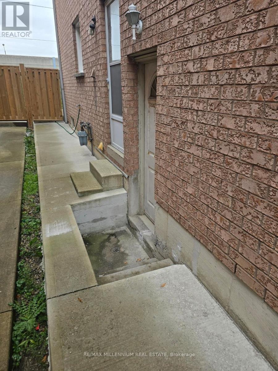 83 Cinrickbar Drive, Toronto, Ontario  M9W 6X3 - Photo 4 - W12477045