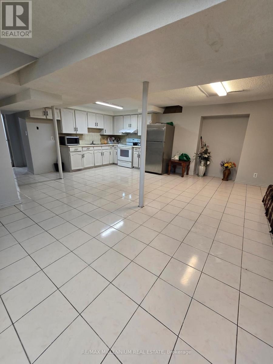 83 Cinrickbar Drive, Toronto, Ontario  M9W 6X3 - Photo 6 - W12477045