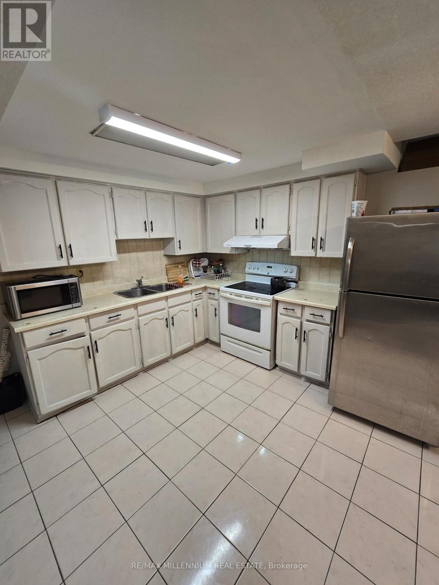 83 Cinrickbar Drive, Toronto, Ontario  M9W 6X3 - Photo 8 - W12477045
