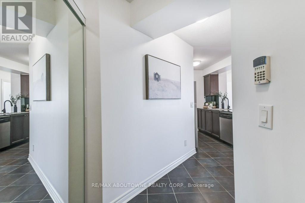 405 - 2325 Central Park Drive, Oakville, Ontario  L6H 0E2 - Photo 11 - W12477053