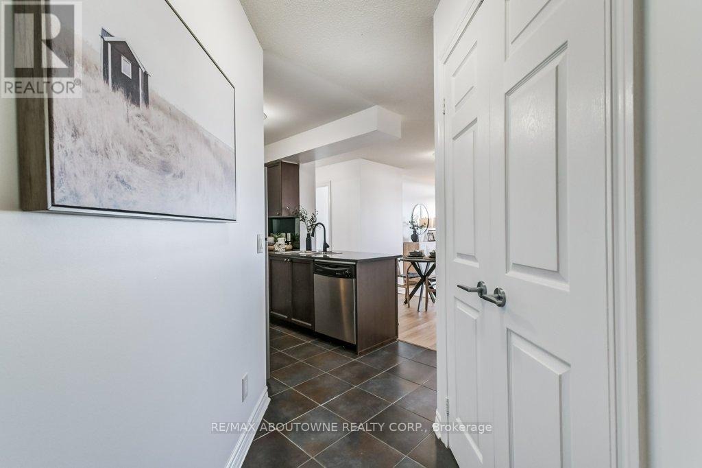 405 - 2325 Central Park Drive, Oakville, Ontario  L6H 0E2 - Photo 12 - W12477053