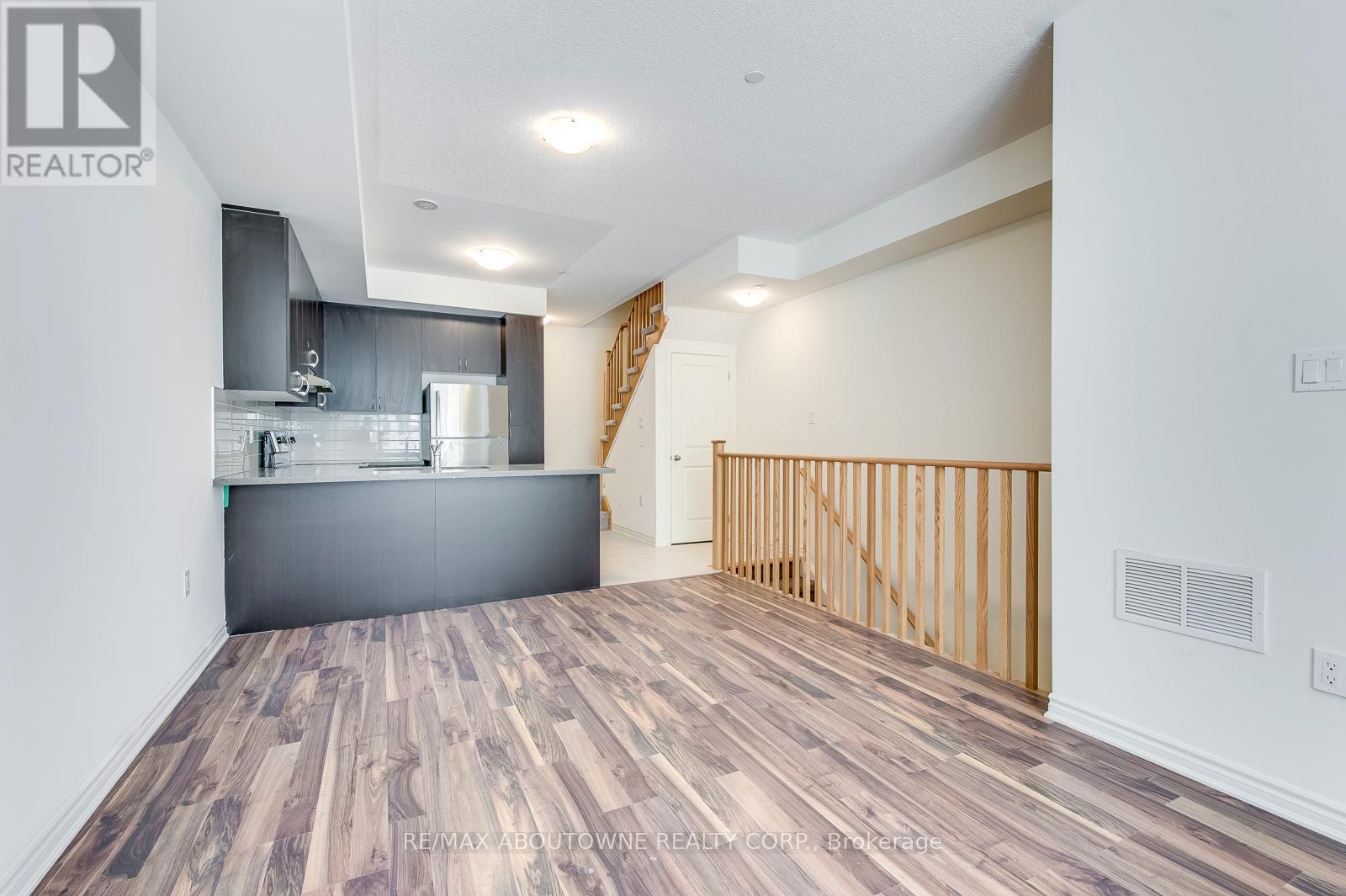 15 - 2212 Bromsgrove Road, Mississauga, Ontario  L5J 0B3 - Photo 6 - W12477067