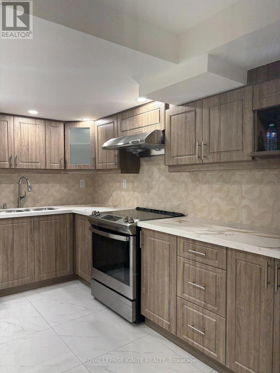 22 Redwillow Road, Brampton, Ontario  L6P 2A3 - Photo 4 - W12477069