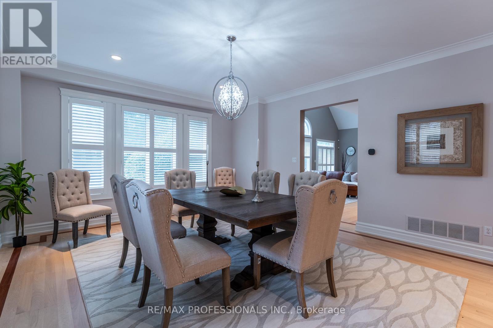 354 Country Club Crescent, Mississauga, Ontario  L5J 2P8 - Photo 14 - W12477092